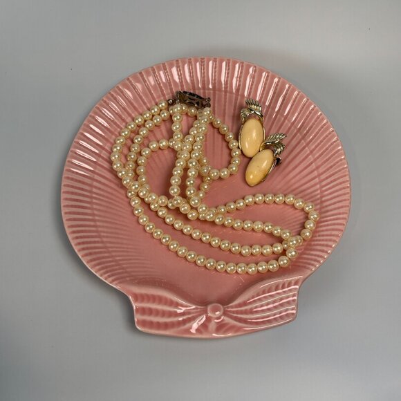 Vintage Pink Shell Shaped Soap, Jewelry or Trinket Dish - Picture 1 of 13